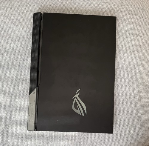 ASUS ROG Strix Scar 17 (Intel i9-12900H, RTX 3070 Ti, 16GB RAM, 2x 1TB SSD) - Imagen 2 de 4