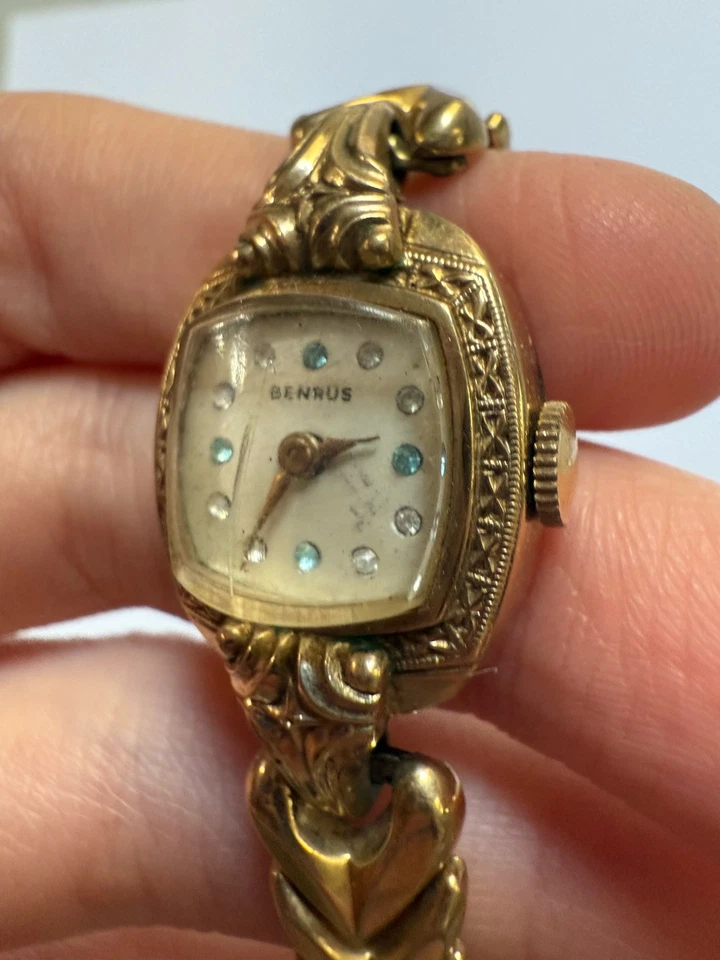 Reloj de Colección Benrus Damas Tono Dorado 10K RGP Bisel Estrás Esfera Pulsera Chevron Foto 4 de 4