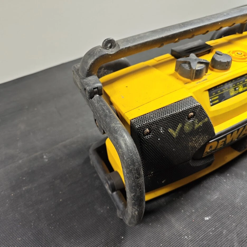 DEWALT DW911 Radio - Funktioniert Nicht, Verkratzt - Bild 4 von 4