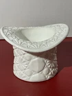 Vintage Fenton White Milk Glass Top Hat Figurine Daisy and Button Pattern