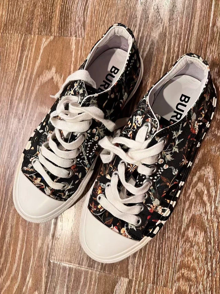 Burberry Sneakers At Truly Good Condition, Size EU 37/US 6.5. - Image 4 of 4