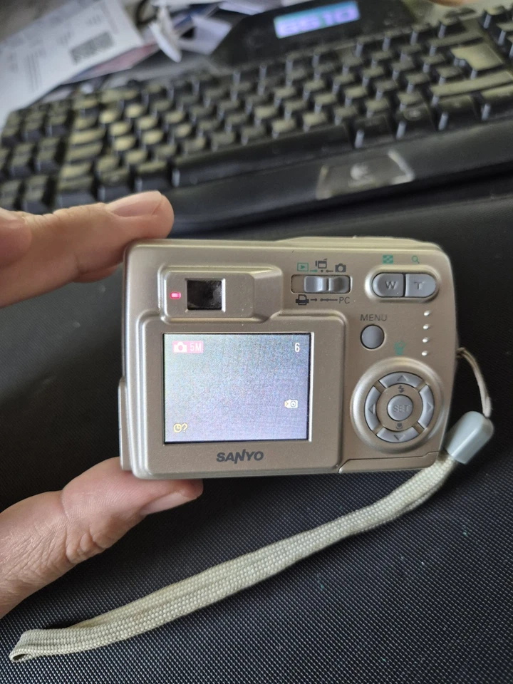 Sanyo S5 Xacti 5.0 MP Vintage Digitalkamera VPC-S5 - Bild 3 von 4