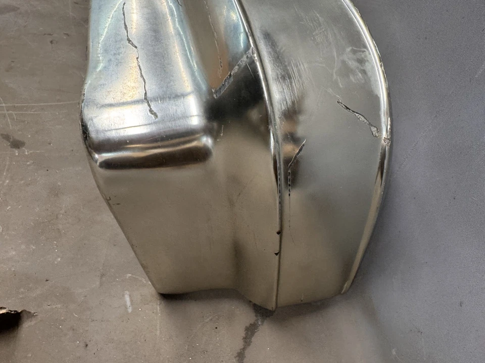 Parachoques trasero Chevy Vega 1974-1977 moldura de barra de impacto de aluminio OEM GT Cosworth OE Foto 2 de 4