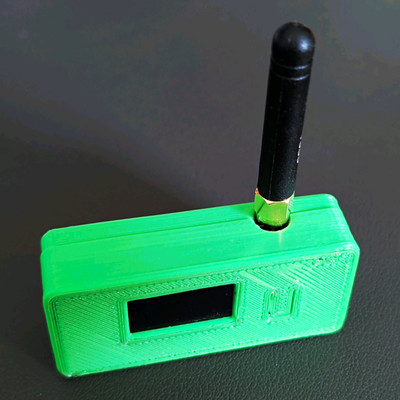 Lilygo T3S3 mit Meshtastic Antenne, Display, 3D-gedrucktes Gehäuse grün