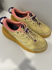 HOKA U BONDI B3LS FLAXSEED/VARSITY YELLOW SZ 12 VNDS NO FLAWS