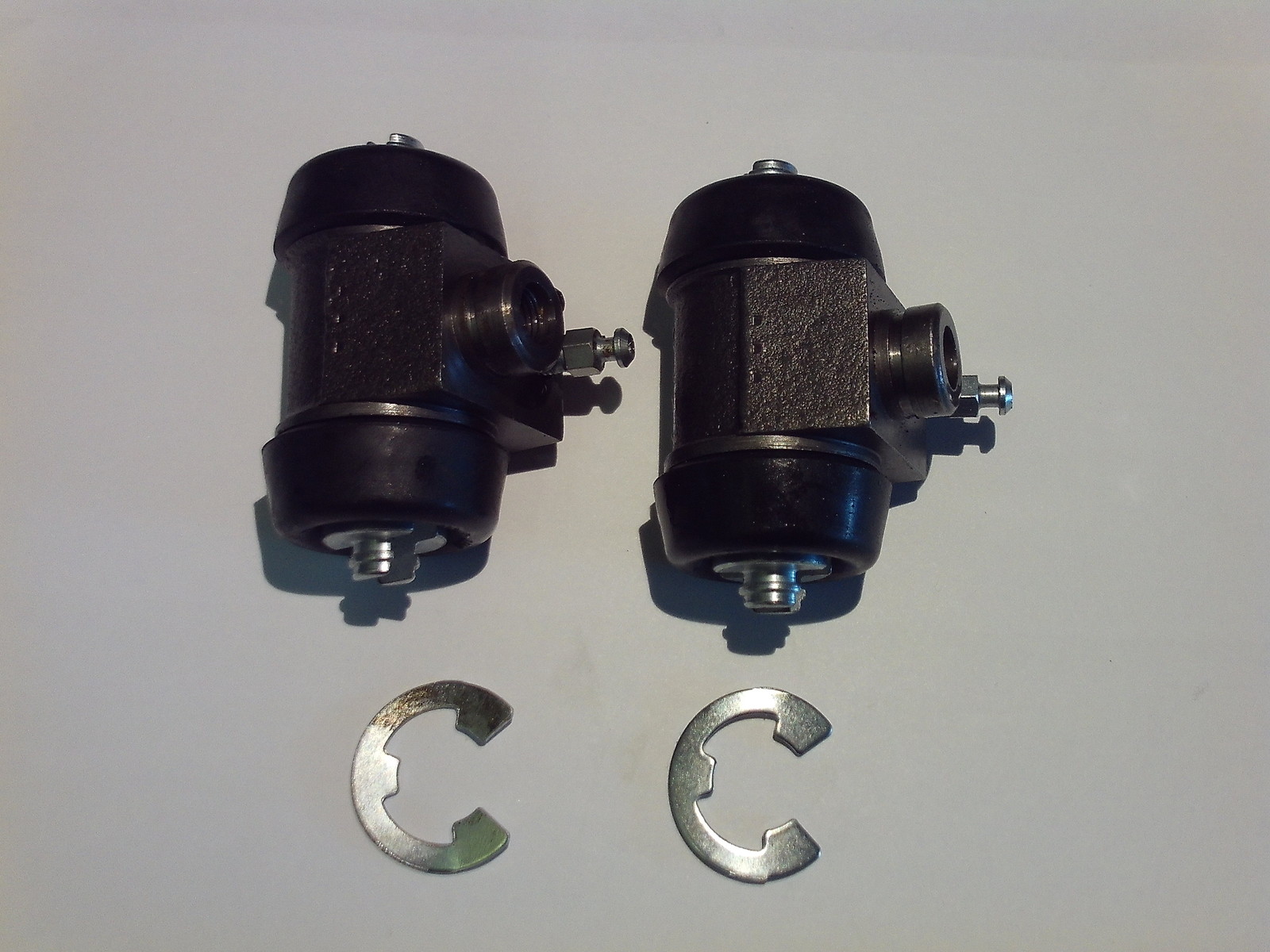 RELIANT ROBIN 1994 TO 2001 NEW PAIR REAR BRAKE WHEEL CYLINDERS (C692A