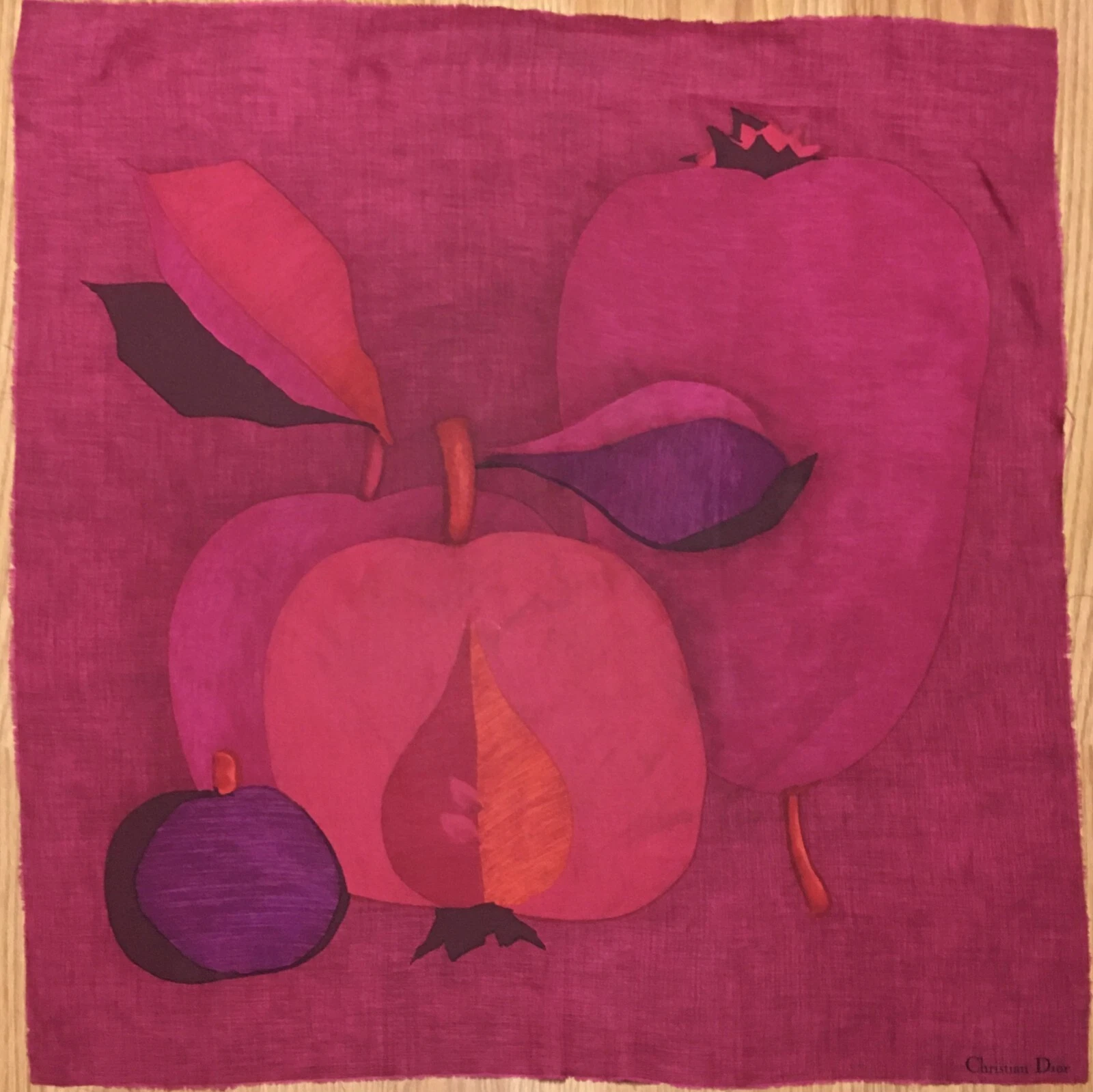 Foulard en soie Christian Dior vintage années 80 design Fruit Atr 