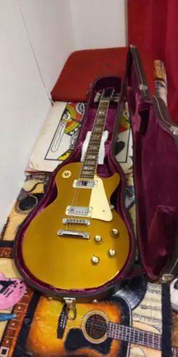 Electric Guitar Gibson Les Paul Deluxe Gold Top 90% Frets with Hard Case