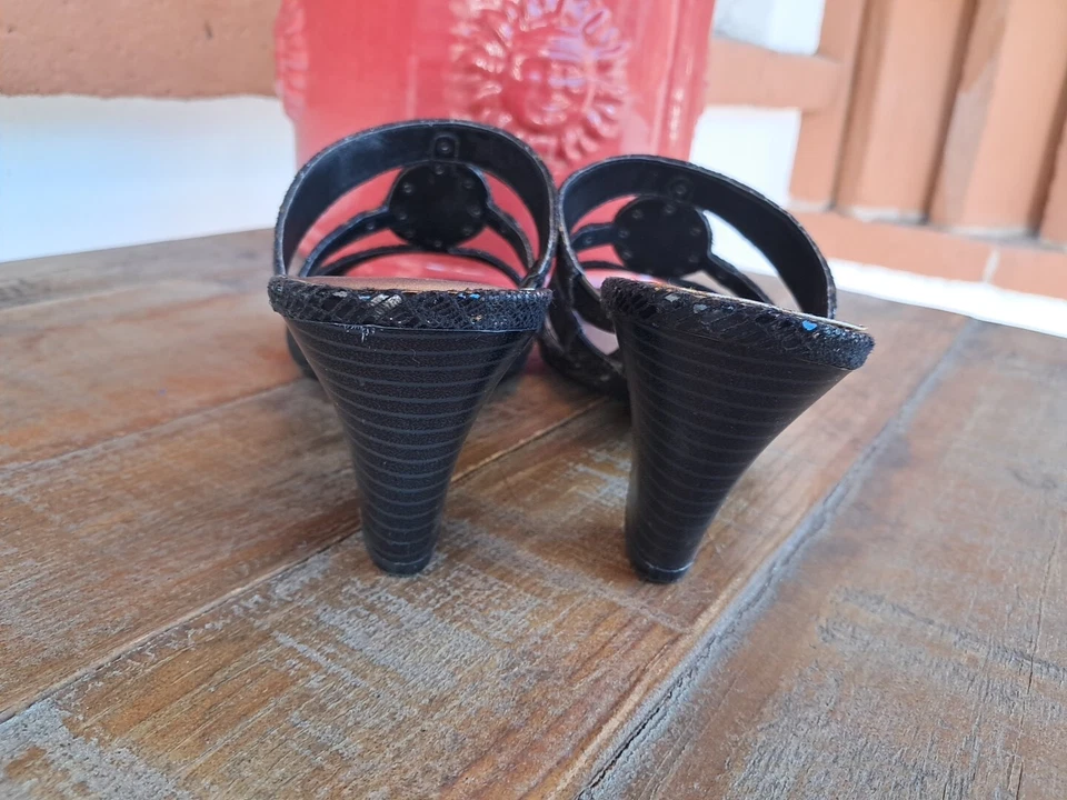 Sandalias Dana Buchman para mujer 7M piel de serpiente negras punta abierta tacones informales excepcionales Foto 4 de 4