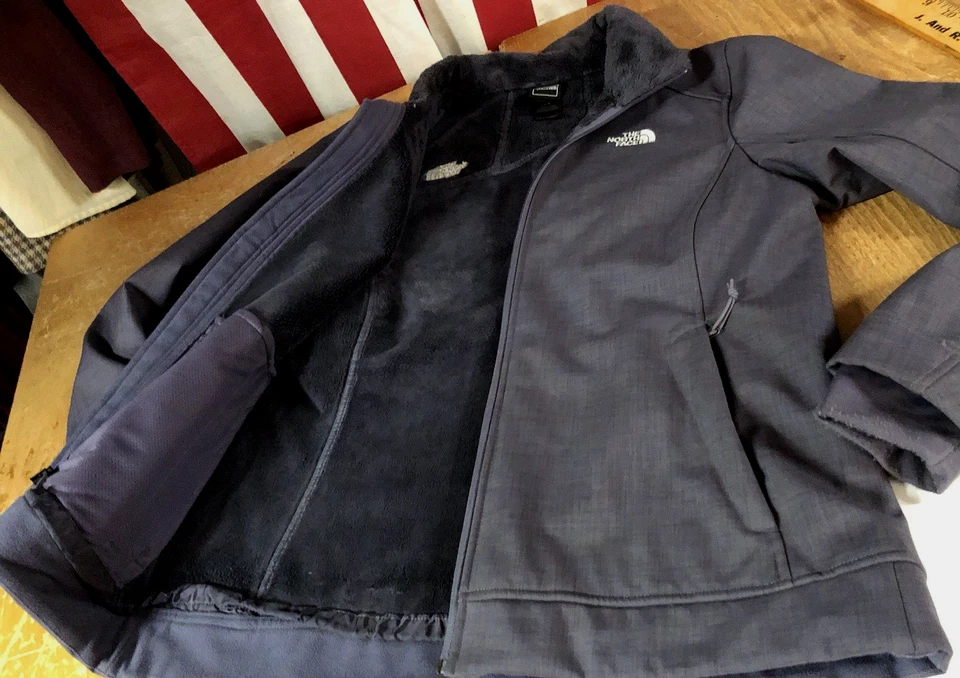 Jaqueta feminina NORTH FACE roxa ápice cromada forrada de pele térmica com zíper casca macia G - Imagem 4 de 4