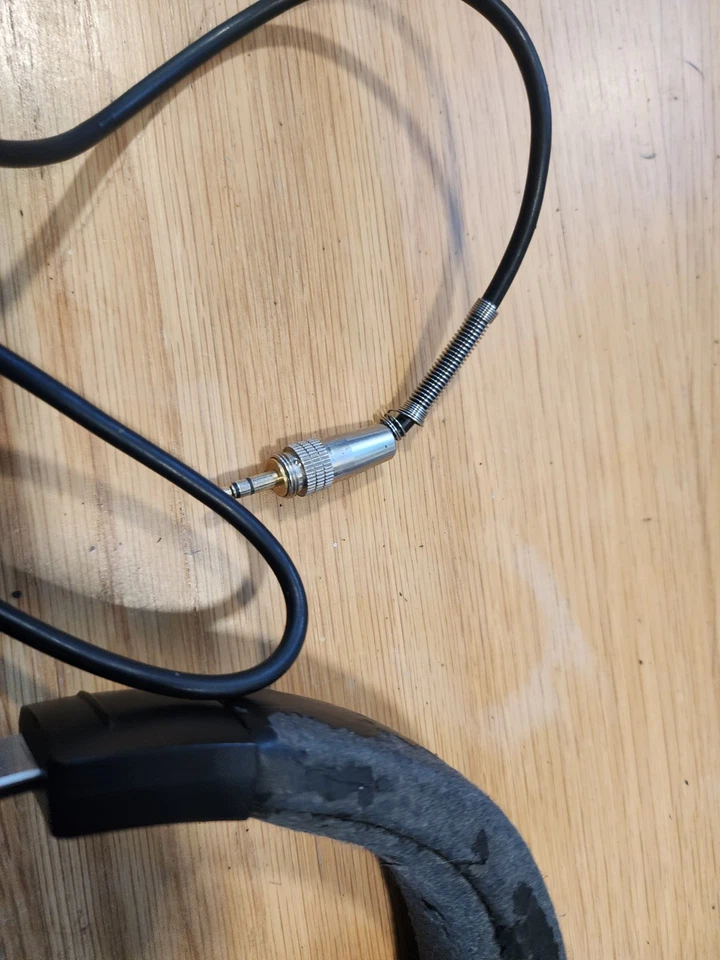 Audio-Technica ATH-M50 Professional Studio Monitor Headphones Black  - Image 3 of 4