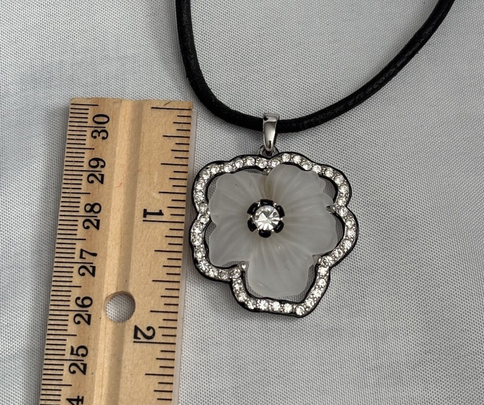 Vtg Kenneth Jay Lane Black & White Frosted Flower… - image 3