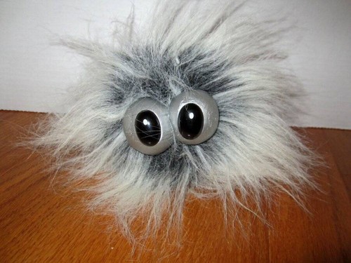 Fine Toys Original Furr ballz Space Ballz Talks Jumps Rolls Around Bea.D Eyes