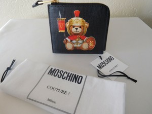 leather purse with pockets