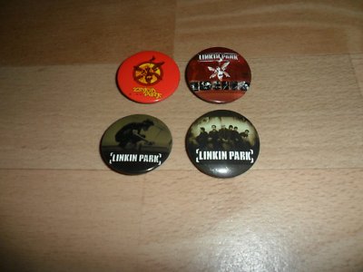SET OF 4 LINKIN PARK COLOUR BADGES (NEW) - CHESTER BENNINGTON