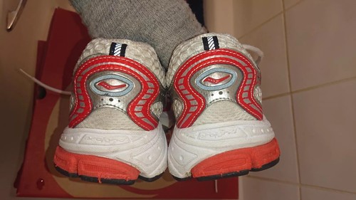 Saucony Griglia Donna Giro 18025-1. Scarpe da allenamento running rosso argento. Taglia 6,5 - Foto 10 di 11