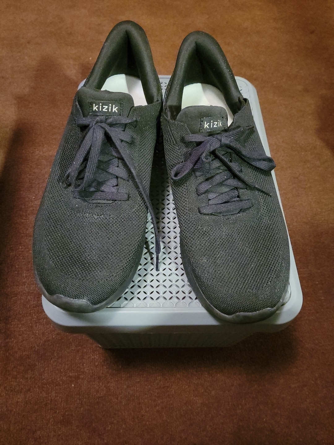 Kizik Athens Blackout Hands-Free Sneakers for Men 11 Women 12.5