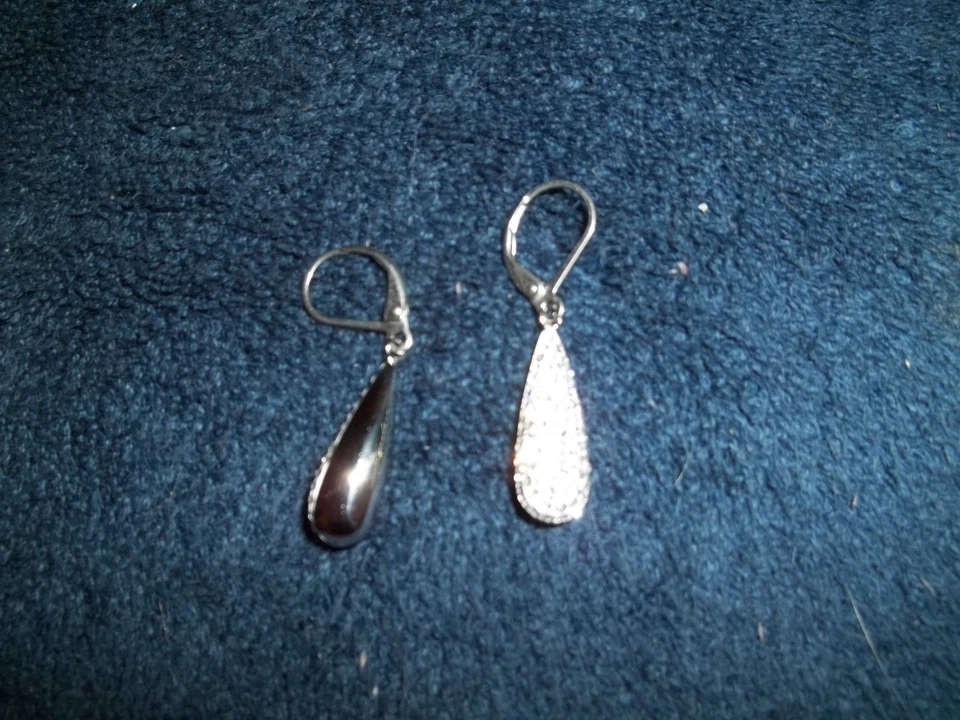 Pendientes colgantes de cristal de acero por diseño Foto 2 de 4