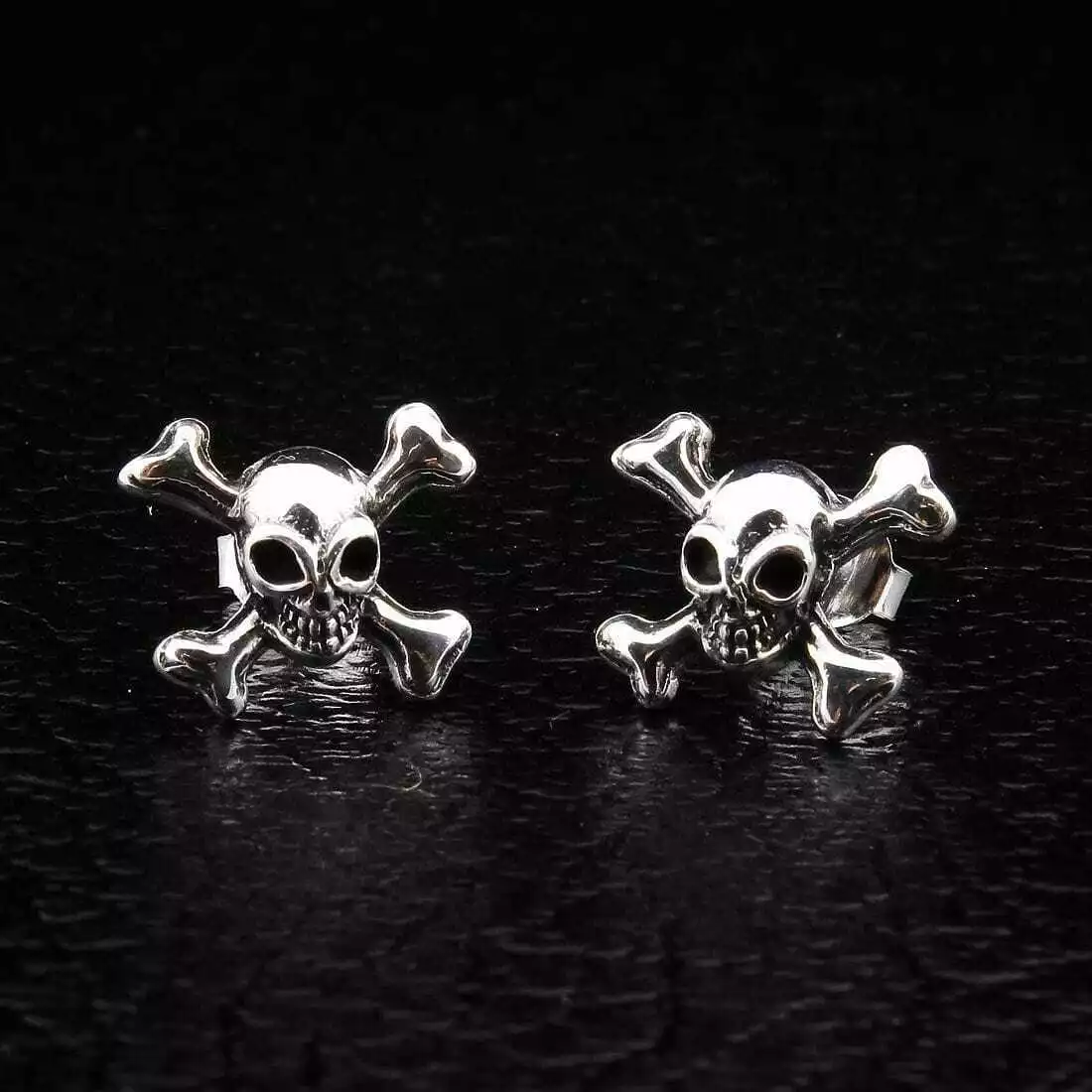 Skull and crossbone earrings deals