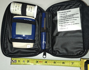 Accu-Chek Advantage Blood Glucose Meter Kit 522632 Lancing Device Case Tested