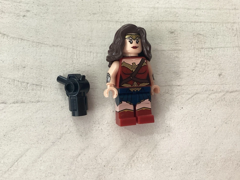 Lego DC Super Heroes Minifigura SH0221 Mujer Maravilla Rojo Oscuro Torso Azul Oscuro!! Foto 2 de 4
