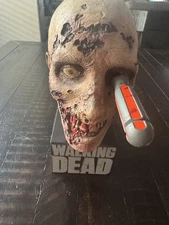 The Walking Dead Season 2 Blue-Ray Collectors Edition Zombie Head disc near mint