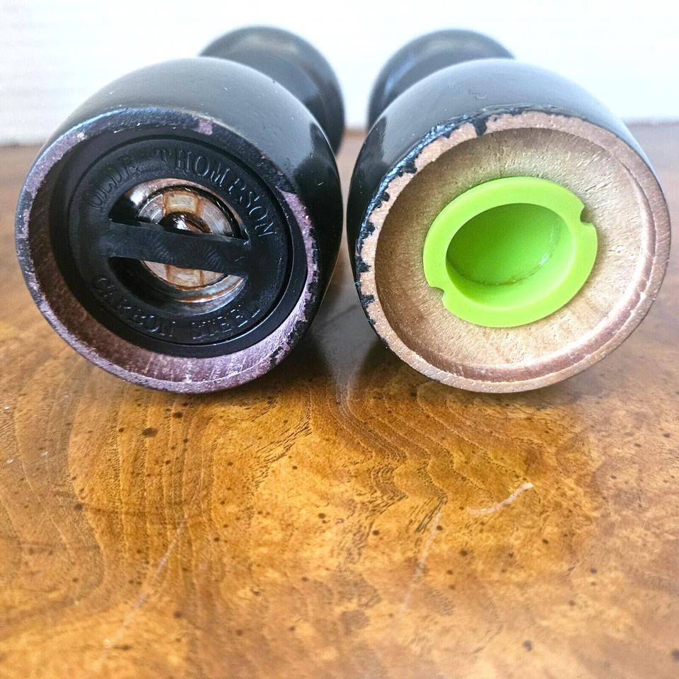 Juego de molino de pimienta y salero de madera vintage Olde Thompson 6"/muy buen estado Foto 3 de 3