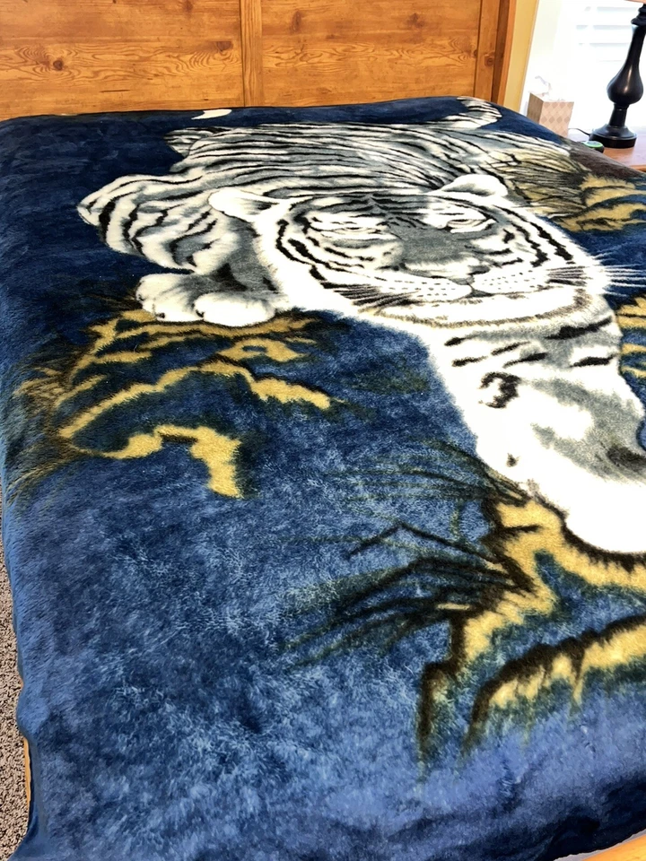 Manta Colcha Reina Tigre Blanco Difuso Selva 80x90 Dormitorio Doble Cara Regalo Foto 3 de 4