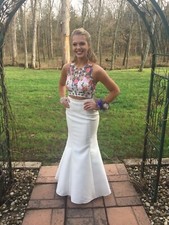 💐 Xscape Floral Beaded White 2 Piece Mermaid Gown Size 4 💐