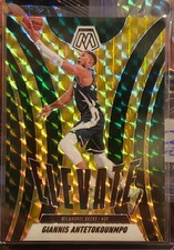 2024-25 Panini Mosaic - Elevate Giannis Antetokounmpo Yellow Reactive Prizm /99