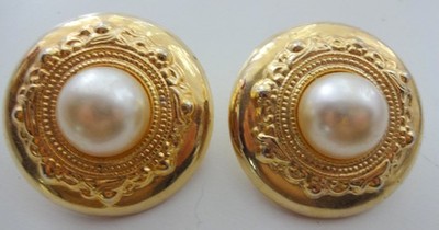 Vtg Earrings Clip On Gigant Huge Couture Runway Mogul Cabochon Pearl Gold Tone
