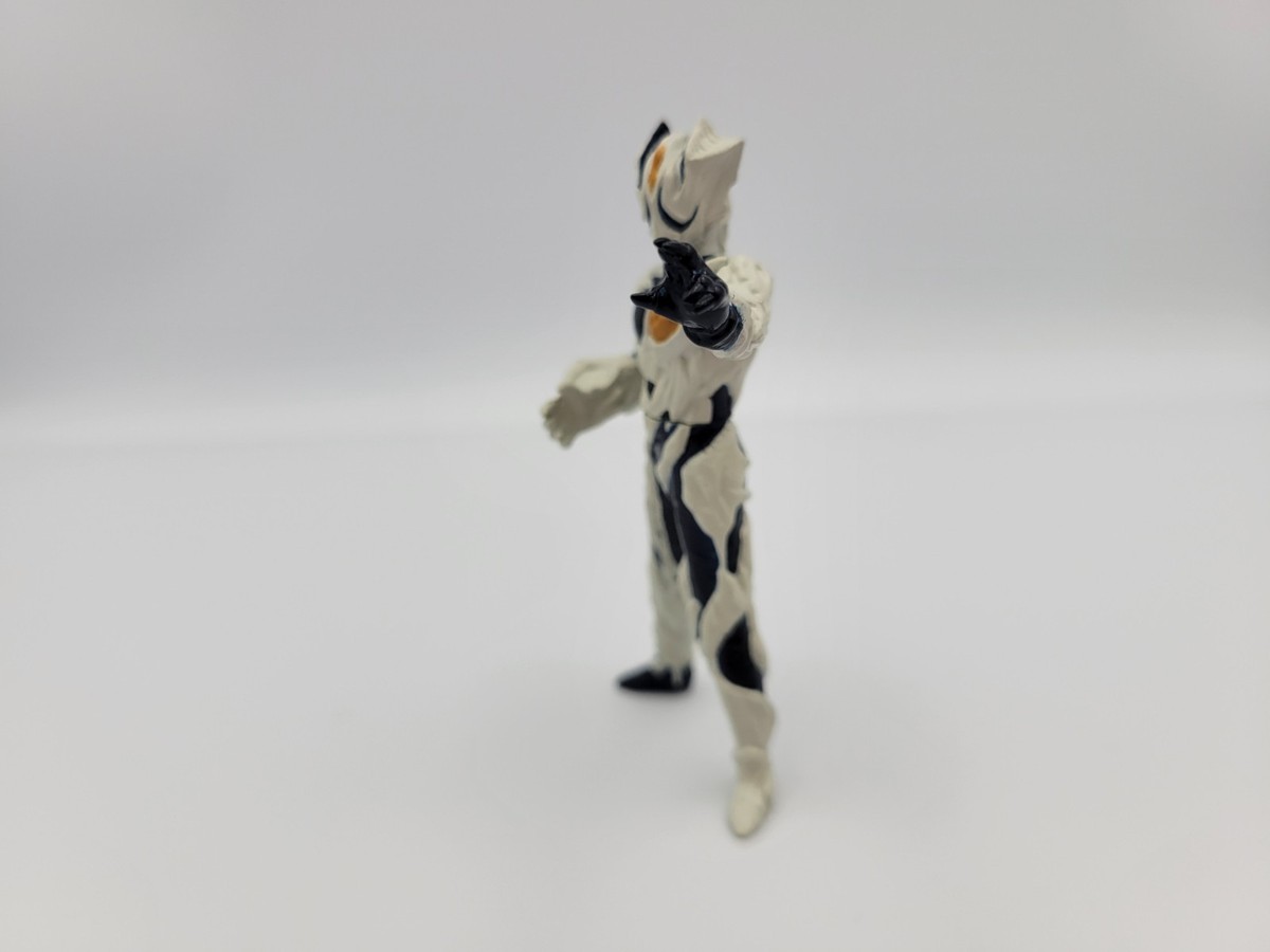 Kyrieloid Ultraman Tiga Figure Kaiju Ultra Monster 3