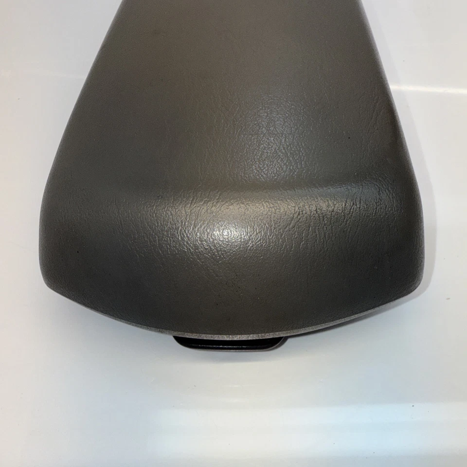 Chevrolet Malibu 2004-2007 consola central reposabrazos reposabrazos tapa cubierta gris Foto 4 de 4