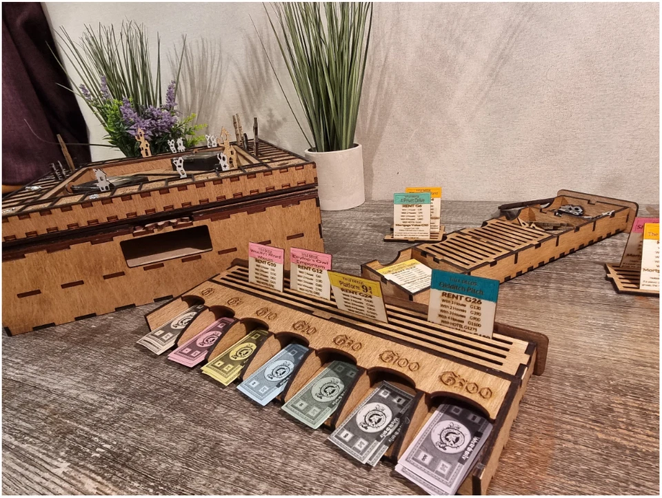 Harry Potter Monopoly (4 Player) - with Turntable, Bank and Money Organisers - Image 4 of 4