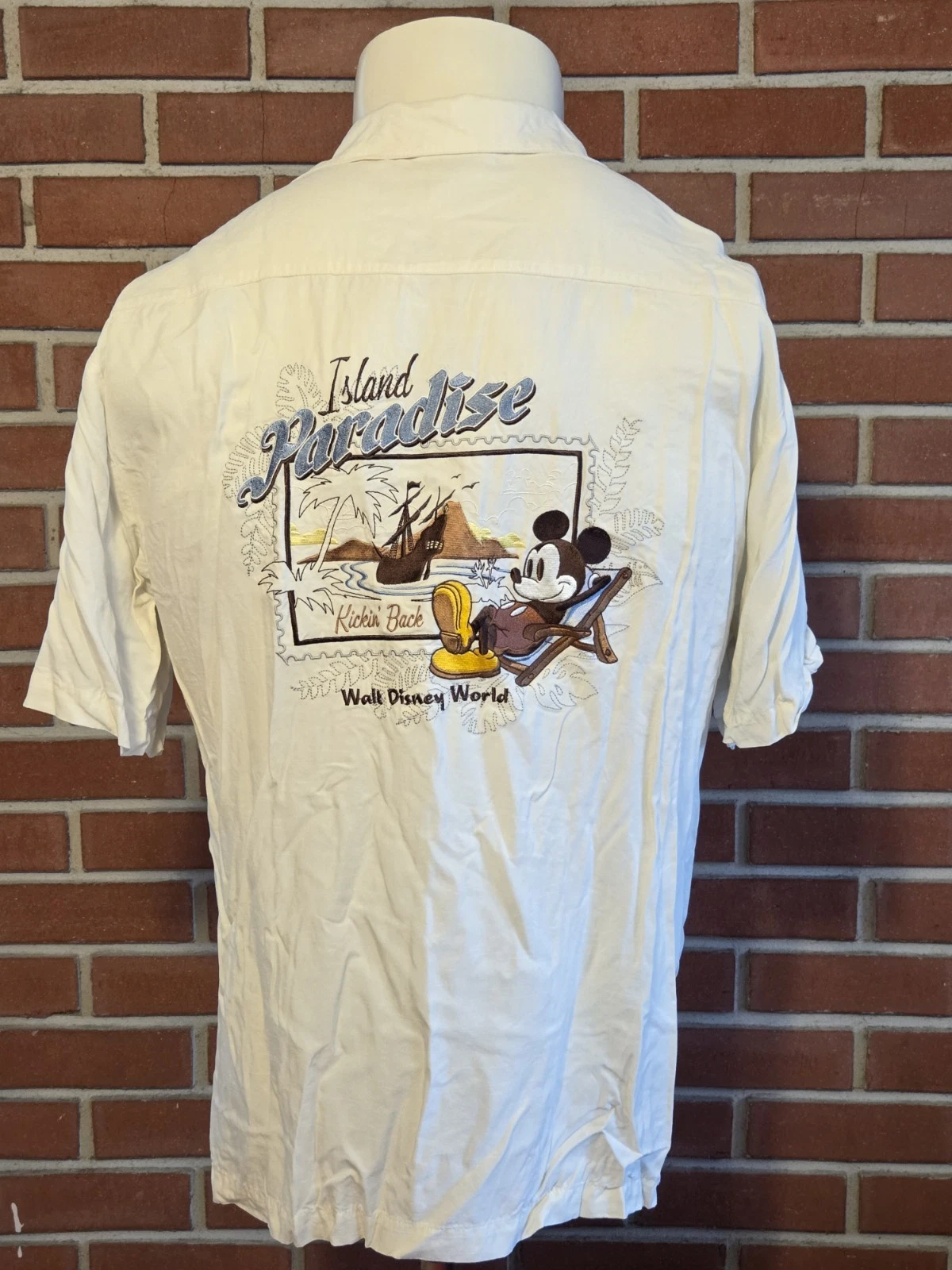 Disney World Mickey Mouse Island Paradise Kickin Back Camp Shirt Mens Medium