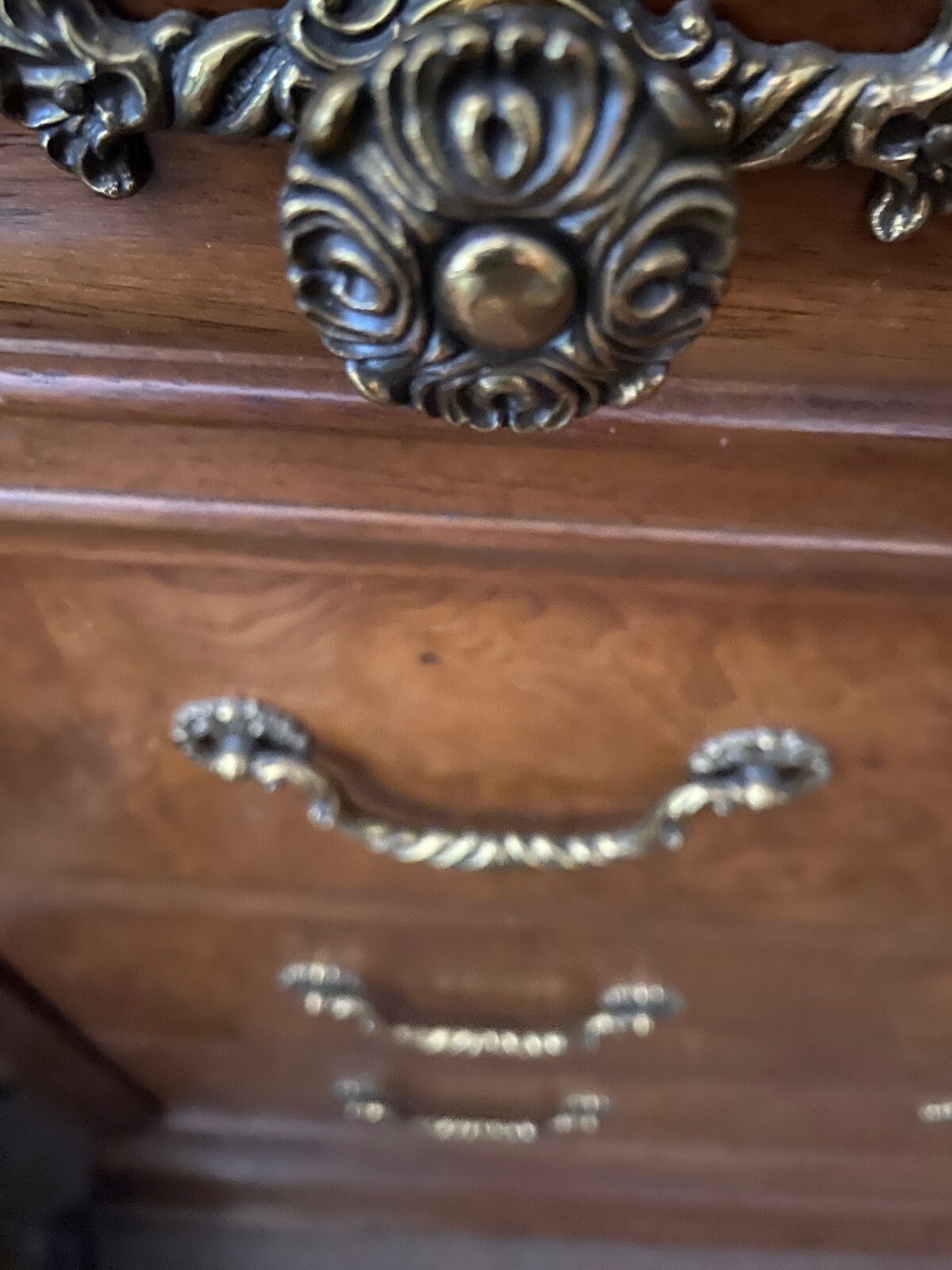 Thomasville Queen Bedroom Set Deschanel Pristine Condition Pre