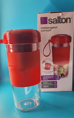 Salton Portable Blender with magnetic USB charger.