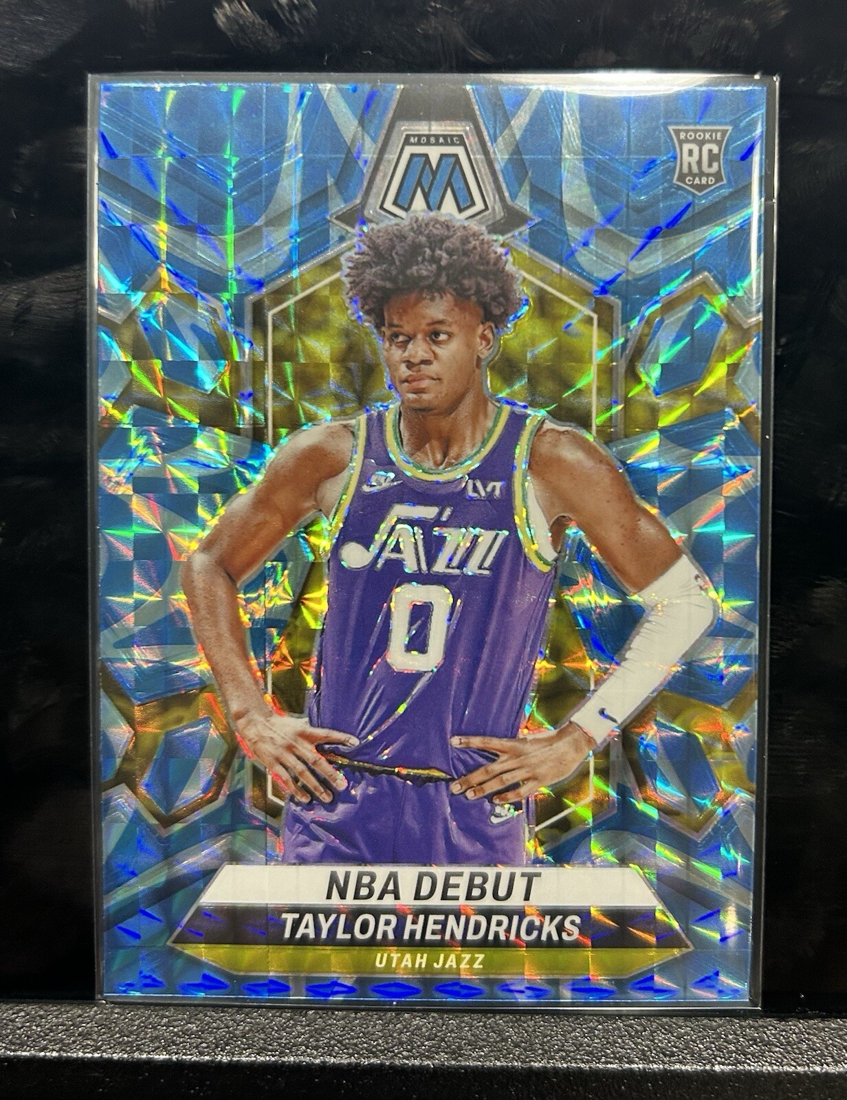 2023-24 Panini Mosaic NBA Debut Taylor Hendricks Reactive Blue Mosaic RC