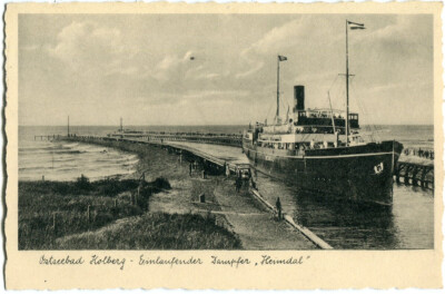 AK KOLBERG /Pommern /KOLOBRZEG in den Hafen einlaufender Dampfer HEIMDAL 20er