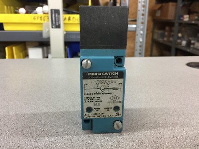 NEW NO BOX MICRO SWITCH PROXIMITY SENSOR LYT02C-2S
