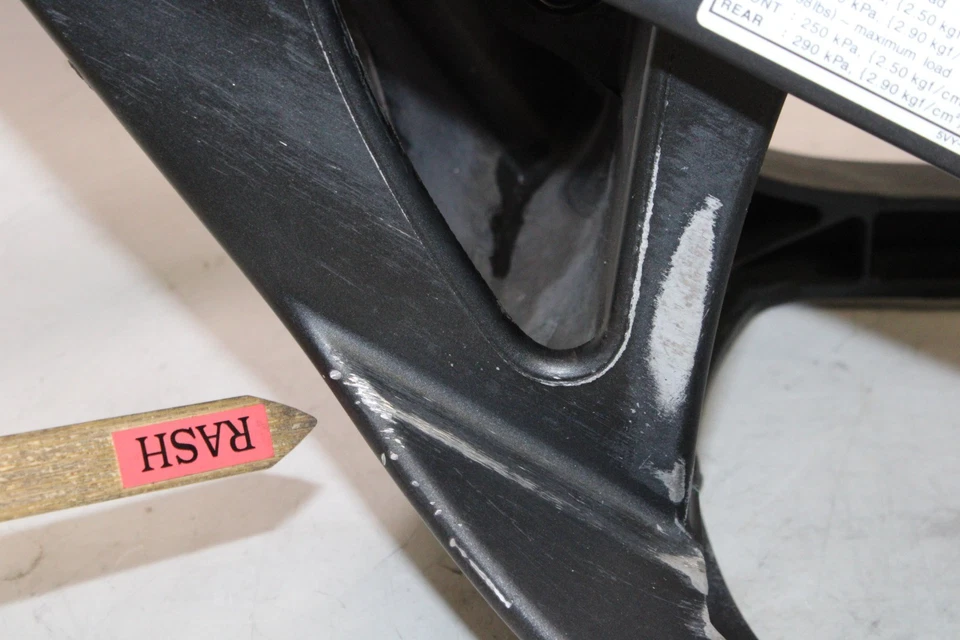 Yamaha YZF R1 2006 OEM basculante trasero suspensión trasera brazo oscilante Foto 2 de 4