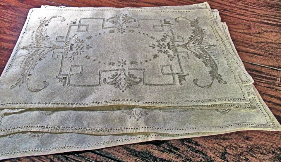 6 manteles individuales de colección de lino crema hechos a mano de encaje y bordado geométrico y floral Foto 2 de 4