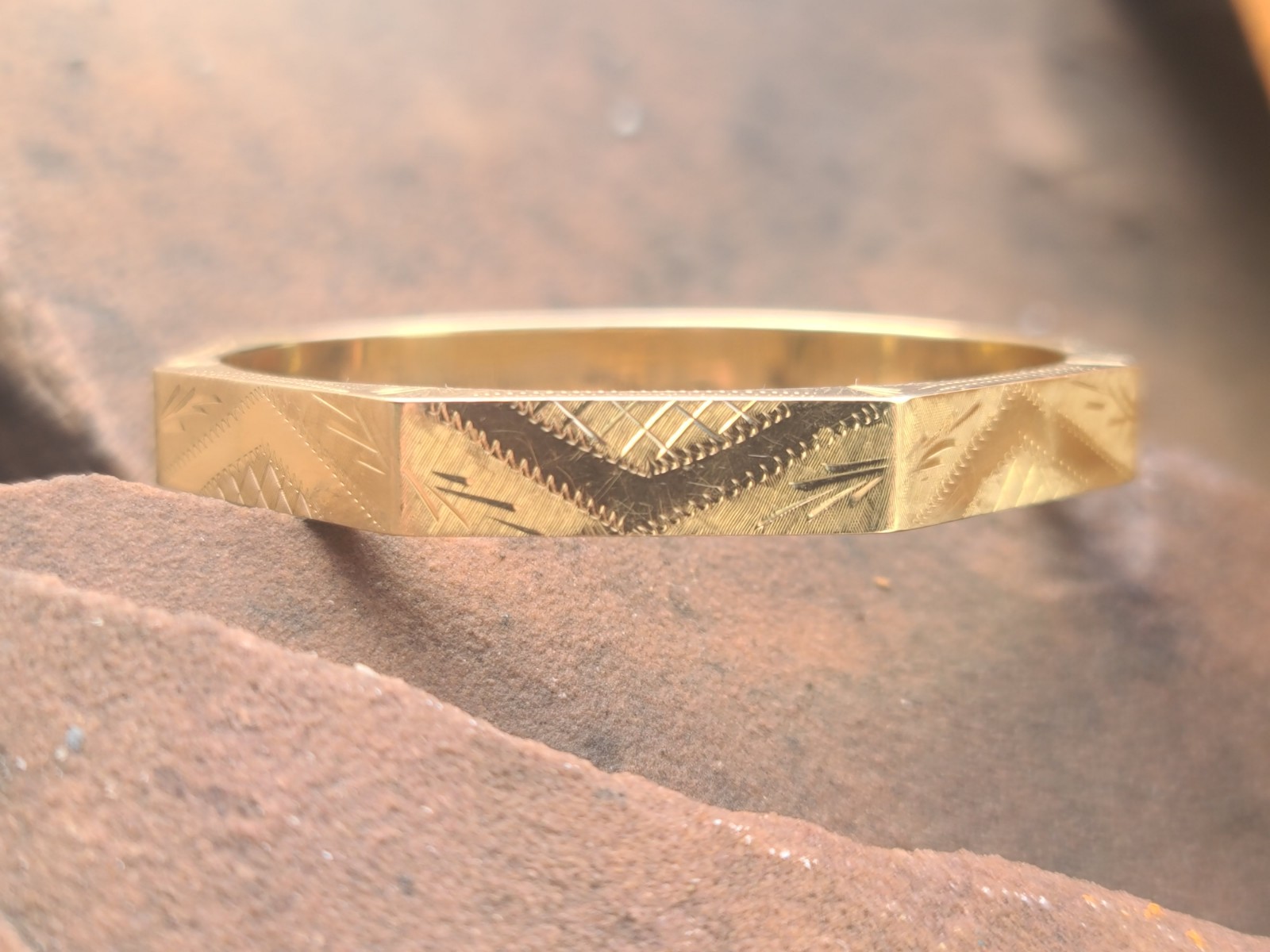 14k Solid Yellow Gold Hinged Octogonal Bangle 6" … - image 6