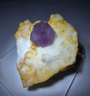 ***FANTASTIC-Purple Fluorescent Fluorite crystal, mine Mexico***