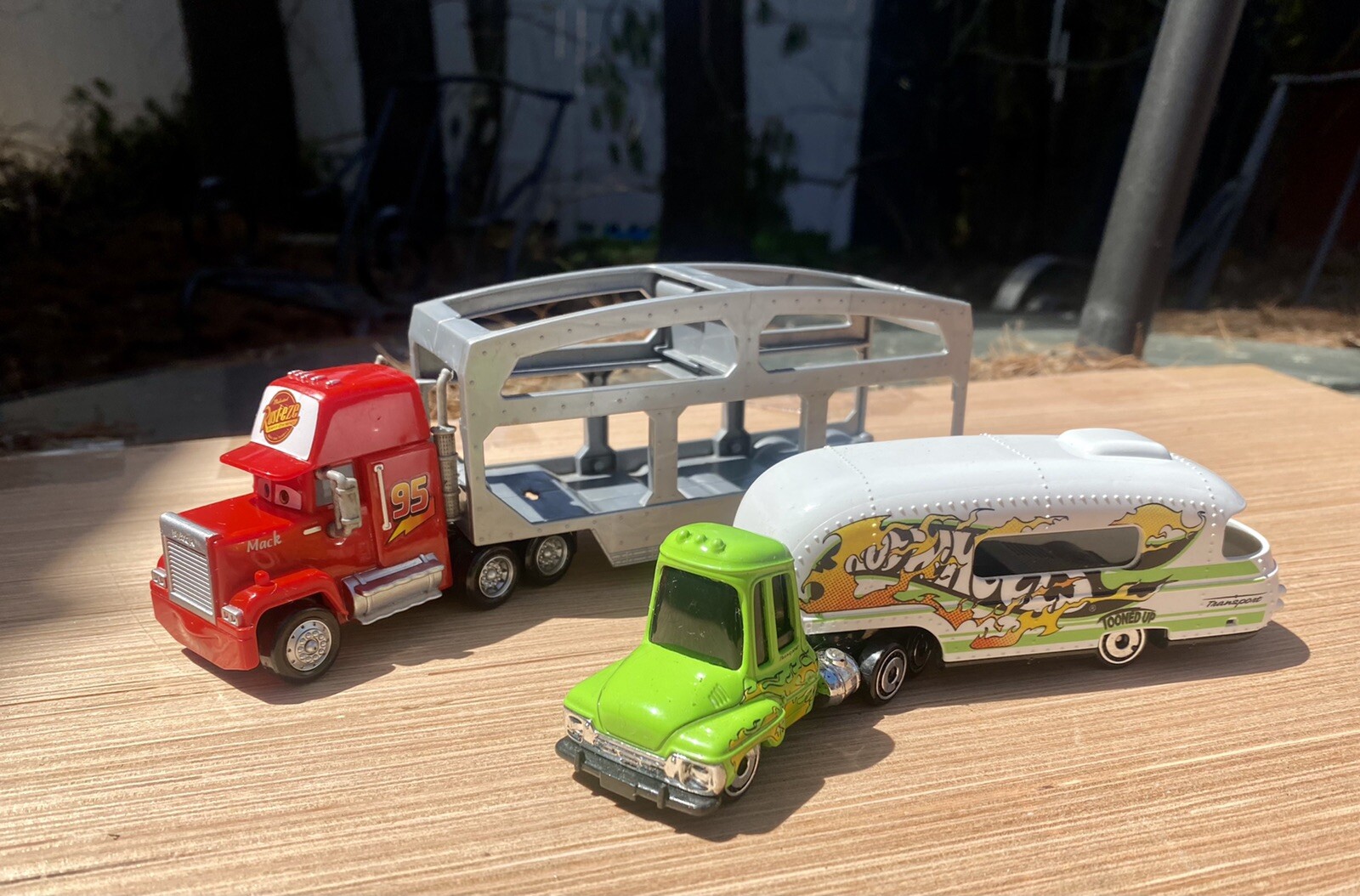 Hot Wheels Toned Up Semi Trailer & Cars Mack The Semi Truck-image