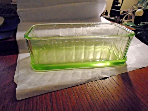 1930s GREEN DEPRESSION GLASS RIBBED REFRIGERATOR DISH NO LID 8.5 X 4.25" B-61