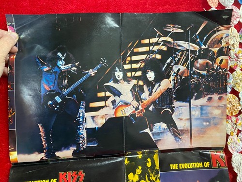 Vintage Kiss Poster Fold Out Pictures On Both Sides 1973-1977 Pin-Ups - Picture 9 of 9