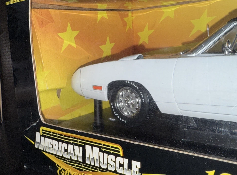 ERTL 1:18 1970 Plymouth Superbird White Hobby Edition 1 Of 5000 - Image 2 of 4