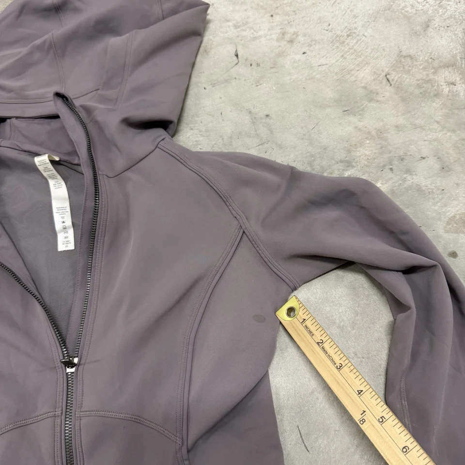 Lululemon Stopover Jacket. Lunar Rock/Dusty Mauve. Purple Size 6 READ DESCRIPTIO — 第 3/4 张图片