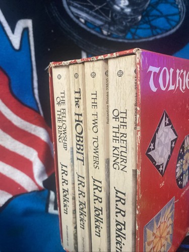 Hobbit and Lord of the Rings Boxed Set 1973 Red Box Tolkien Ballantine - Imagen 2 de 12